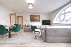 Brand New! Stunning 3-Bed Penthouse Apartment in Coventry